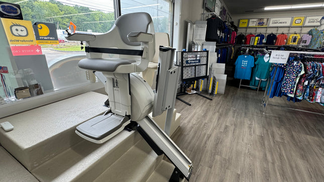 USED Premium ACCESS BDD HomeGlide Stairlift